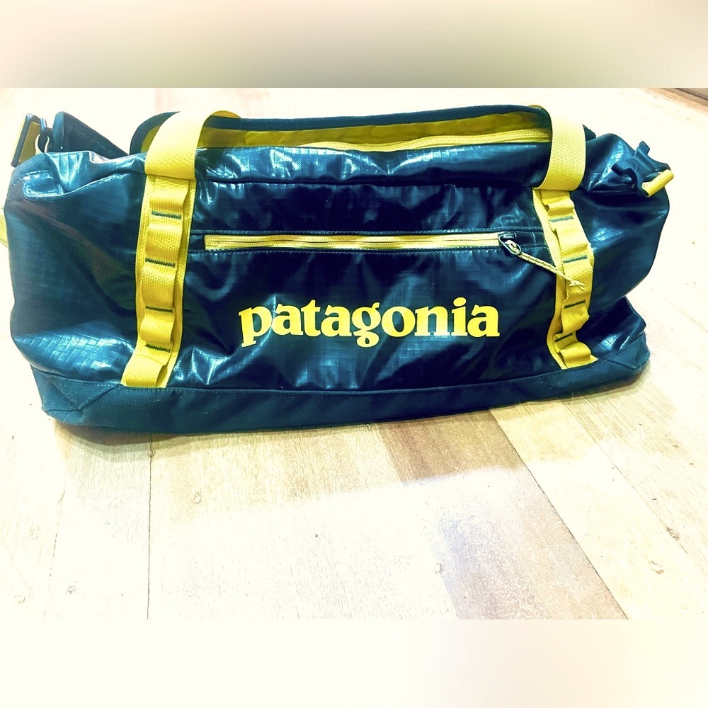 Patagonia Black Hole Duffle - 60 L - Dark Forrest + Yellow